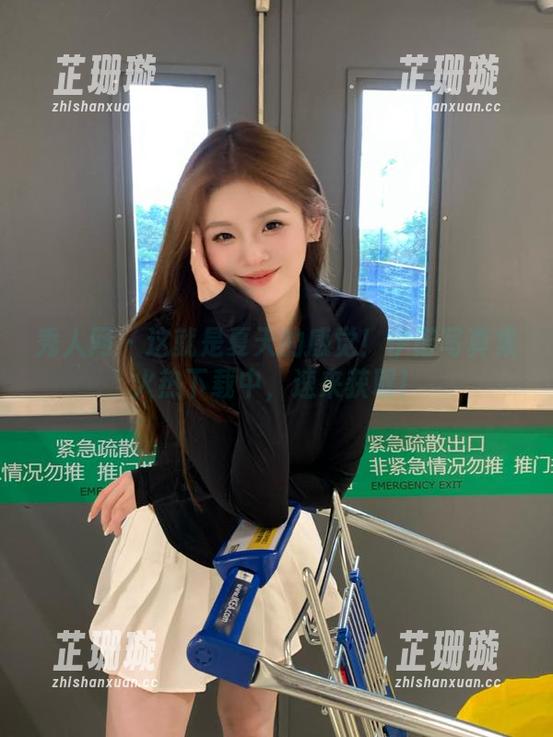 秀人网 - 这就是夏天的感觉！伊诺写真集火热下载中，速来获取！