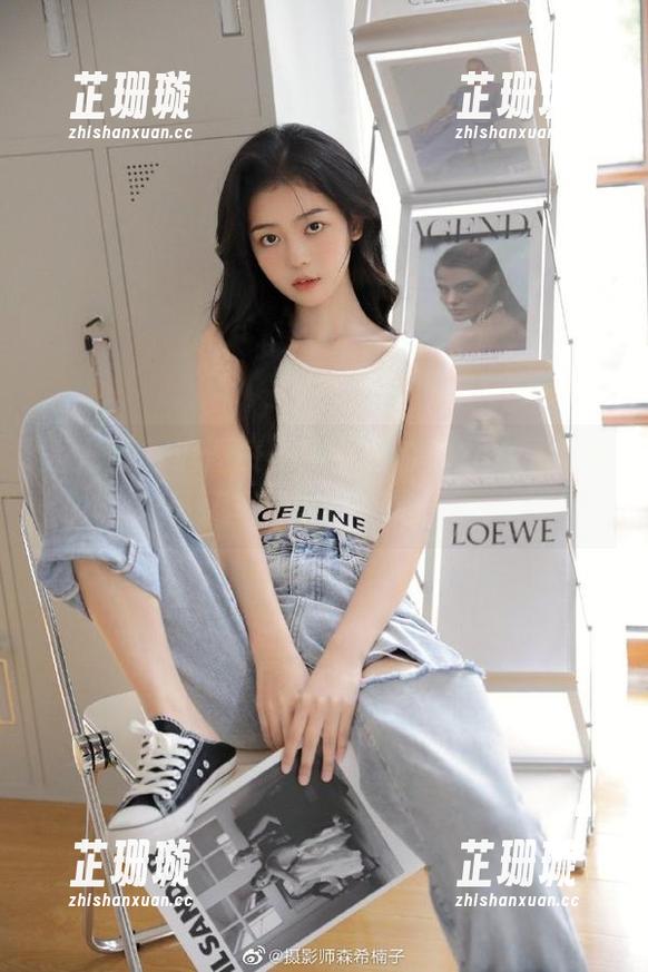 秀人网 - 追逐凌希儿学妹的魅力，网盘内藏写真作品全集！