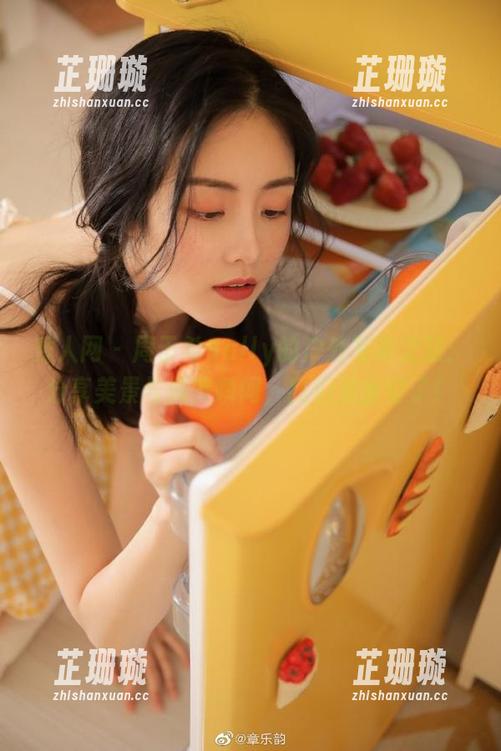 秀人网 - 周于希Sally的户外写真之旅：分享美景与搞笑瞬间，我们准备好了！