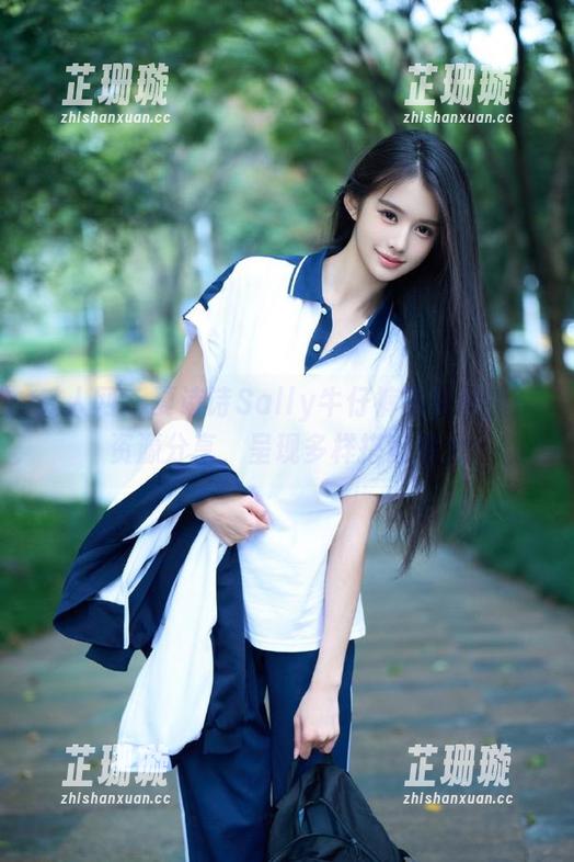 秀人网 - 夏诗诗Sally牛仔裤写真原图：资源分享，呈现多样搭配魅力