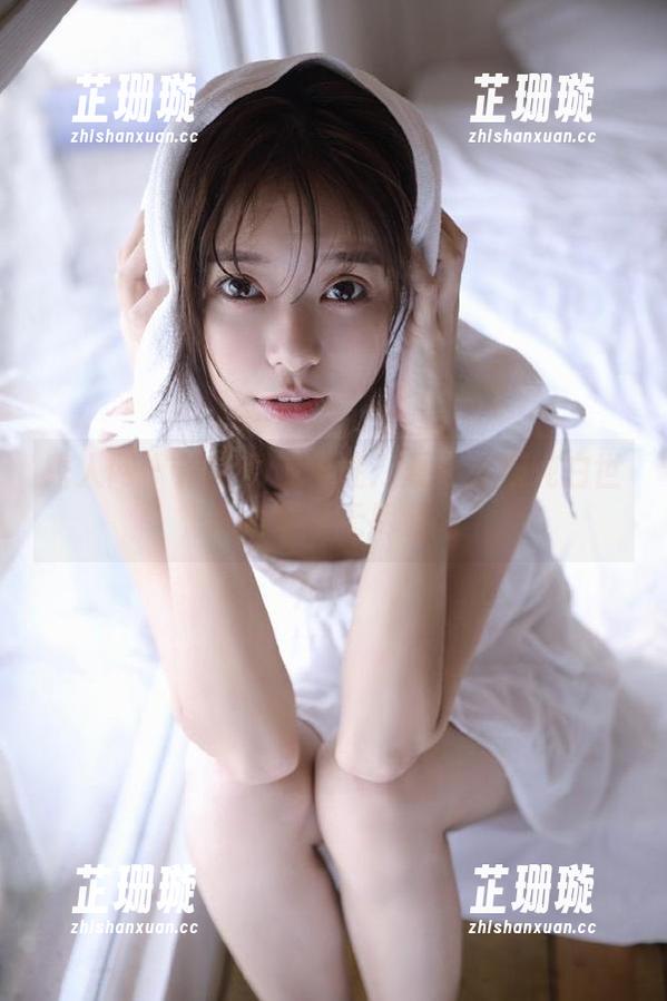 秀人网 - 精选图库向往：夏馨瑶在纯白世界中展露无尽魅力