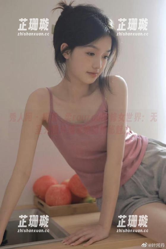 秀人网 - 探索媃柔rourou的修女世界：无圣光图片揭示她的神秘魅力