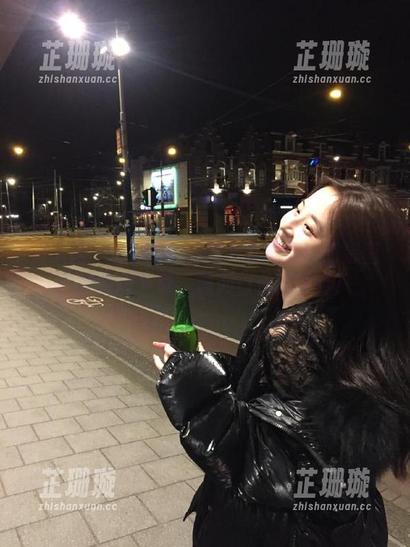 秀人网 - 安妮Tess网袜写真集：高清图片订阅与下载，时尚与性感并存！