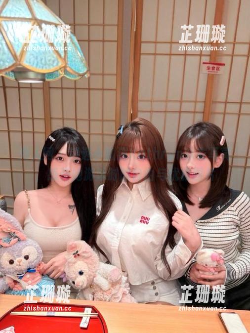秀人网 - 精选小狐狸Kathryn泳衣写真，感受她游泳时的自由与优雅图片