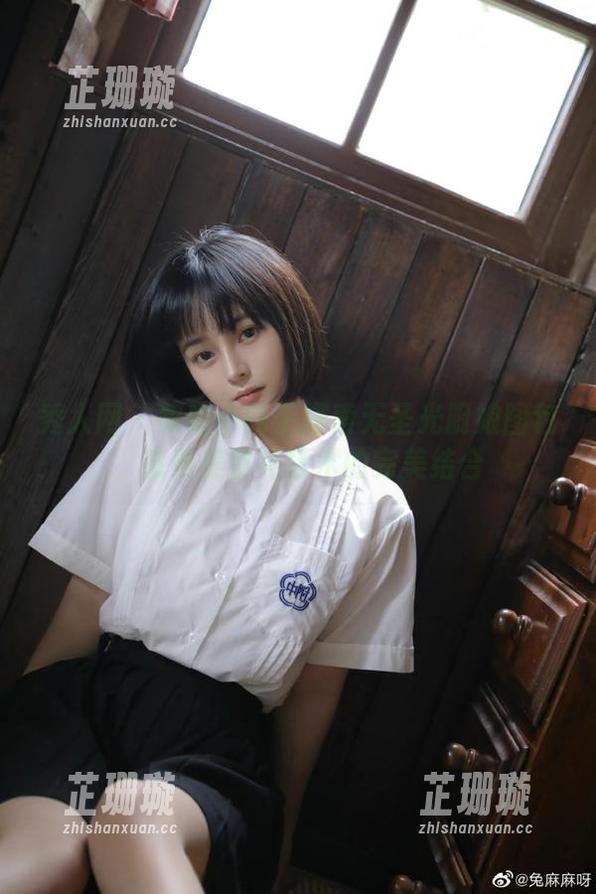 秀人网 - 跟随小纯子探索无圣光厨娘图包，感受美食与艺术的完美结合