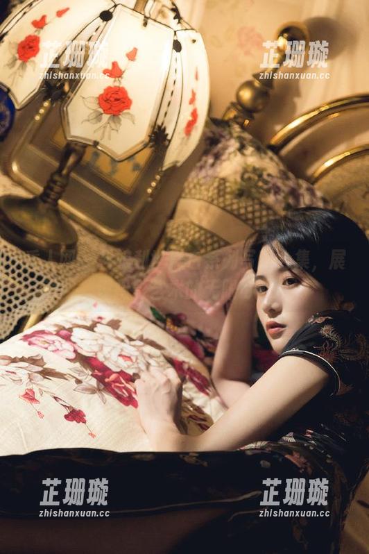 秀人网 - 抖娘利世黑白系列写真合集，展现摄影艺术的无限可能