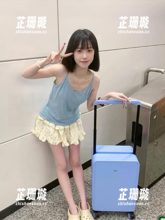 秀人网-抖娘利世 秀人网 - 抖娘利世美脚写真套图,引领潮流新风向,宅家也能追逐时尚!