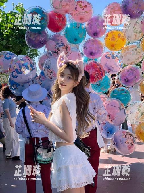 秀人网-李丽莎 秀人网 - 李丽莎皮衣系列作品:原图带你领略独特时尚的魅力