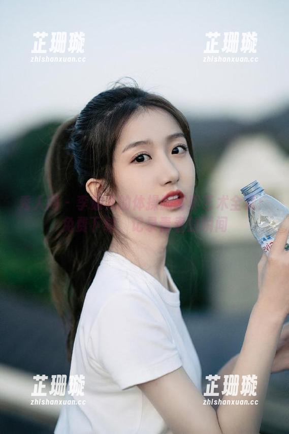 秀人网 - 李宓儿的体操服写真艺术全集：免费下载，记录青春的瞬间