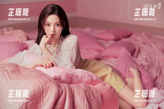 秀人网 - 细腻呈现杨可可coco牛仔裤写真，流行时尚的完美结合图片作品