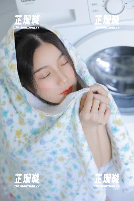 秀人网 - 果儿victoria女友写真作品上线，精美美图套图引发狂热追捧！