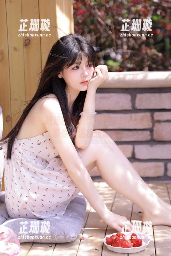 秀人网 - 精选图包：欧阳若依的校服写真带你重温校园时光