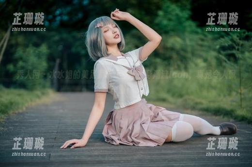 秀人网-水水姐 秀人网 - 水水姐的美足竟能让壁纸变身潮流Icon,真是令人佩服!