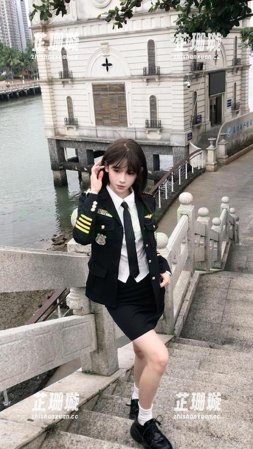 秀人网 - 璀灿肉丝系列精选套图：让你一秒钟爱上她的风采