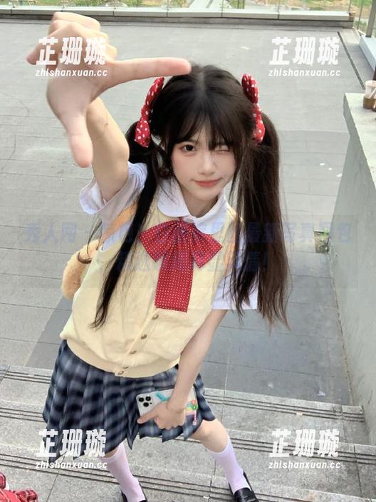 秀人网 - 惊艳！白甜裤里丝最新写真图包，精选瞬间尽显风情！