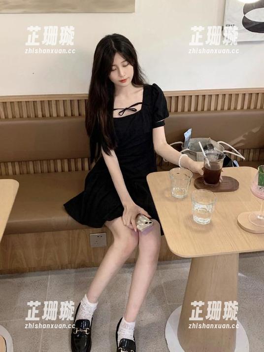 秀人网 - 糖果儿的网袜写真作品在线上线下，无限资源让你流连忘返！
