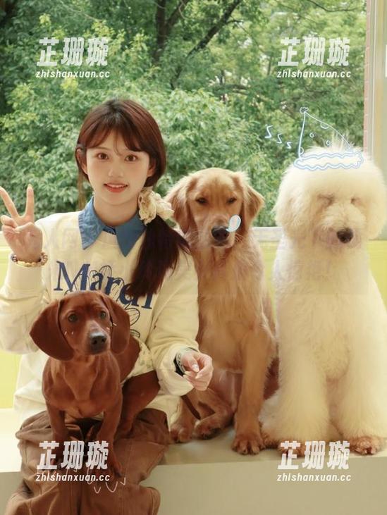 秀人网 - 风格独特的图包，无圣光下的糯米NM娇小玲珑美女真是令人惊艳！