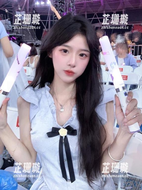 秀人网-舒林培 秀人网 - 舒林培黑色写真图包:展现优雅与力量的独特结合,来下载体验!