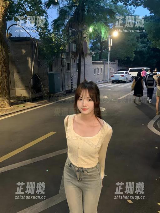 秀人网 - 突破传统，袁圆婚纱写真作品带来清新壁纸灵感