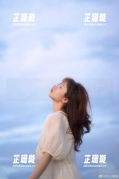 秀人网 - 穿越时空的美感，软糖爱喝奶与裤里丝的精选美图精彩交融