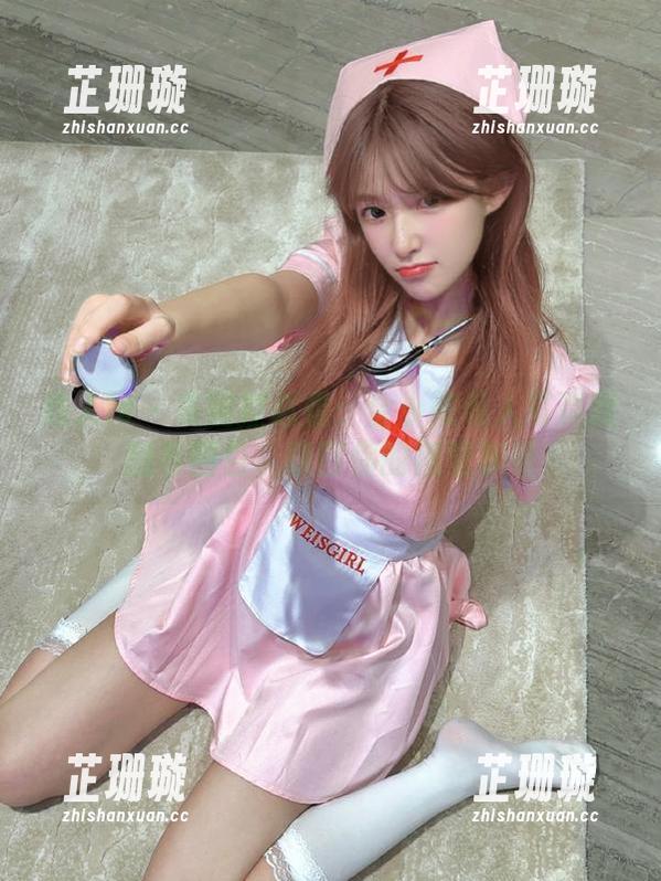 秀人网 - 美腿控必看：金小依私人写真原图与图包，唤醒你的视觉享受