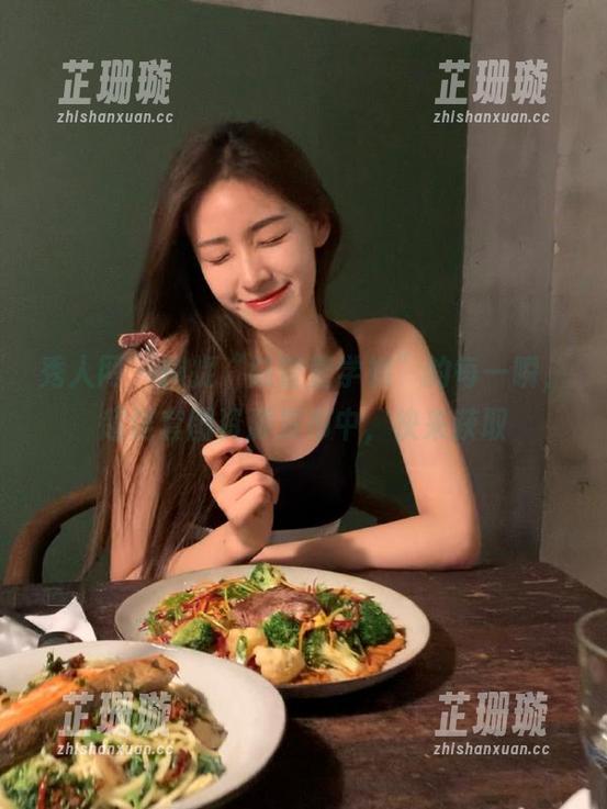 秀人网 - 捕捉“陆萱萱学姐”的每一瞬，超值套图资源发布中，快来获取