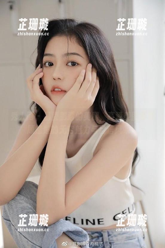 秀人网-顾楚楚 秀人网 - 晶莹剔透的美腿,高清美图展现顾楚楚的无穷魅力与自信风采!