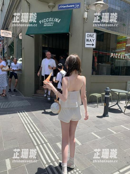 秀人网-麻布学妹 秀人网 - 在线解锁麻布学妹体操服图集,笑点和颜值双在线!