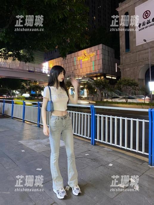 稚乖画册 - 赤西夜夜与你分享她的制服写真，快来网盘下载美丽作品！