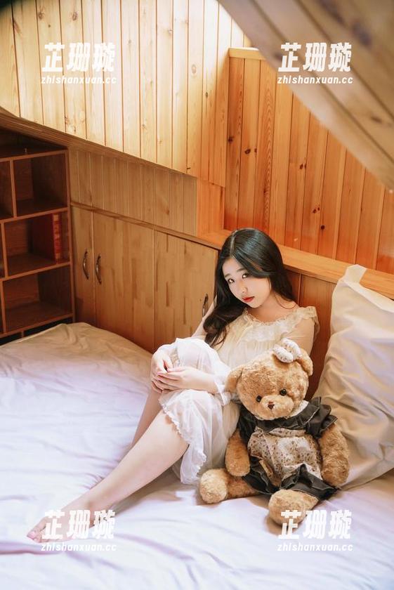 在温泉中，穆零Mu0的高清美图和内衣设计完美相得益彰