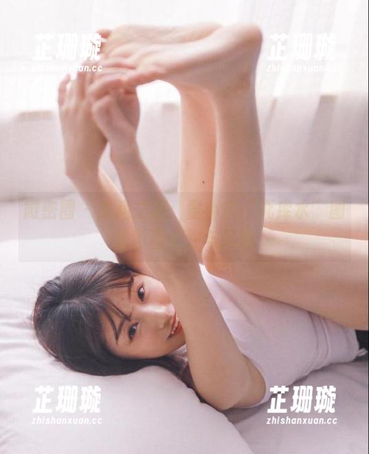微密圈 - 时尚之旅：童小芯“死库水”图集彰显个性与风格