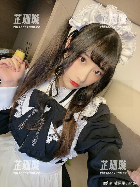发现糖果果Candy的灰色卫衣魅力，写真与美图交织出的视觉盛宴