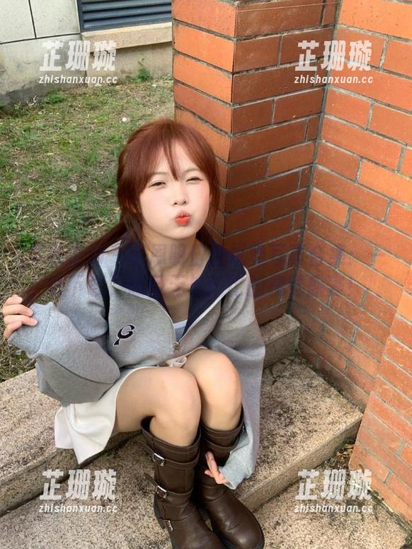 紧急企划 - 小恩明日香优雅写真合集：一键下载，感受无与伦比的视觉盛宴！