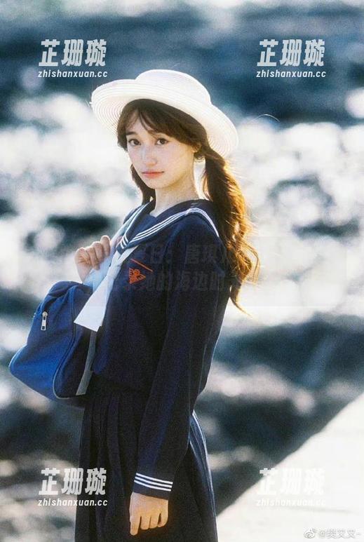 美媛馆 - 浪漫夏日：唐琪儿泳衣全套图片，记录她的海边时光故事