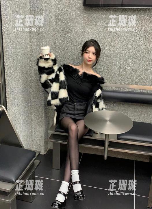 美媛馆 - 清新动人的小海臀rena水手服写真，精选图片记录下她的无邪美丽与迷人姿态。