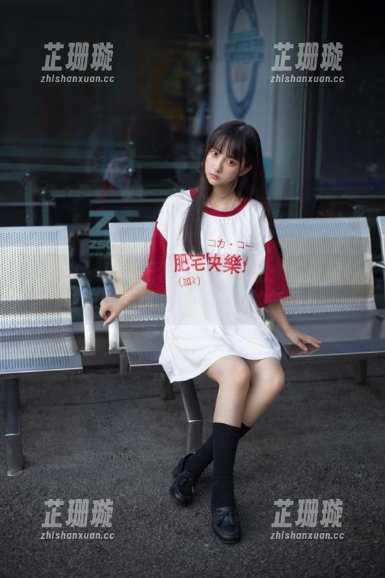 美媛馆 - 揭秘王馨瑶白裙作品：这份福利让你也能感受如仙女般的气质！