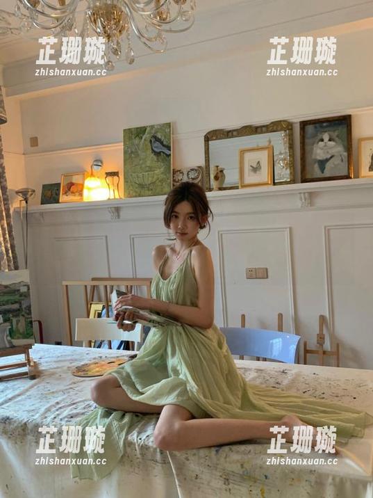 美媛馆 - 轻柔的阳光洒落，蓝夏Akasha在白衬衫写真中演绎无圣光的甜美！