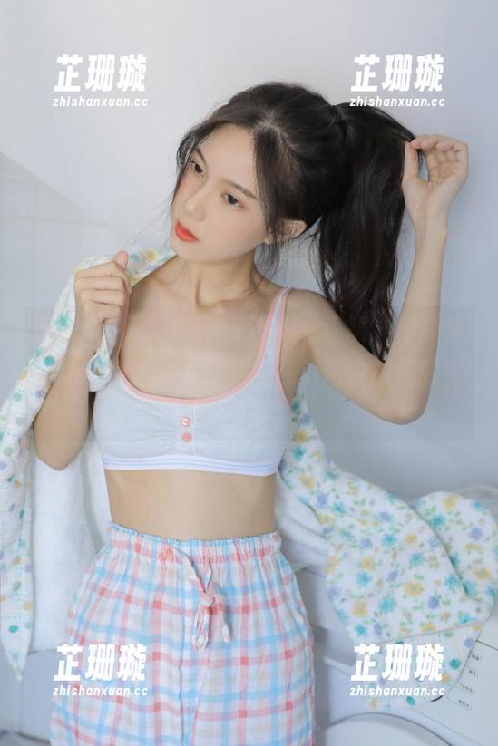 美媛馆 - “赵小米Kitty水手服”作品集全新更新：快来欣赏她在海风中飘扬的青春气息吧！