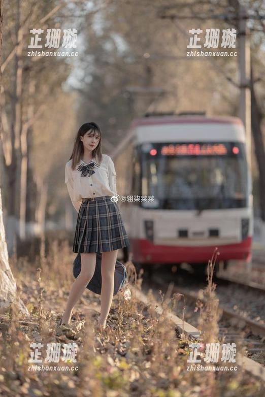 翎柒菜菜倾情奉献御姐写真合集，展现每一面独特的自己