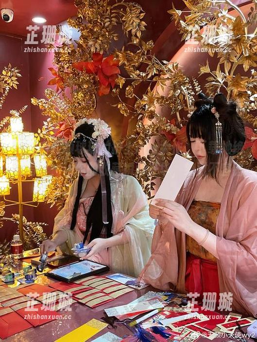 探秘自闭颜球球的护士cos大作，下载她绝美写真，让你的收藏瞬间升华，绝对不容错过！