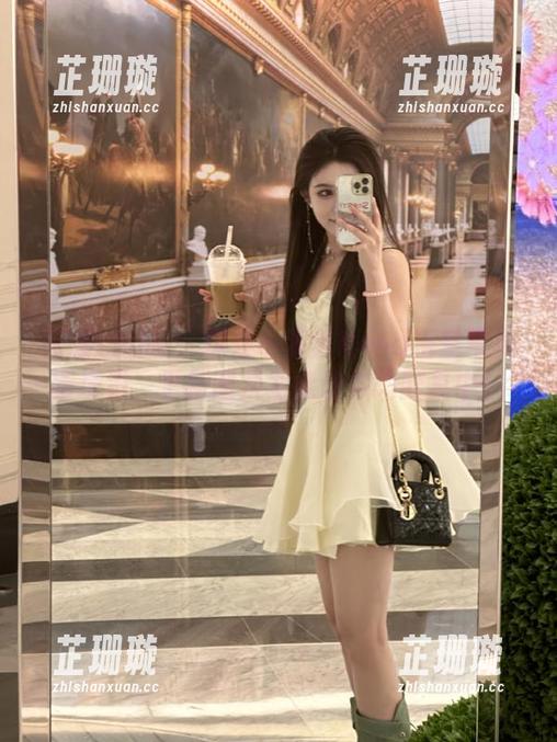 花漾show-小海臀Rena 花漾show - 探索小海臀Rena浴室写真新境界,更新图片定能让你陶醉其中!