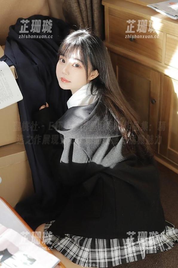 蜜桃社 - E杯奶茶比基尼写真作品集：精选之作展现无可比拟的性感与优雅魅力