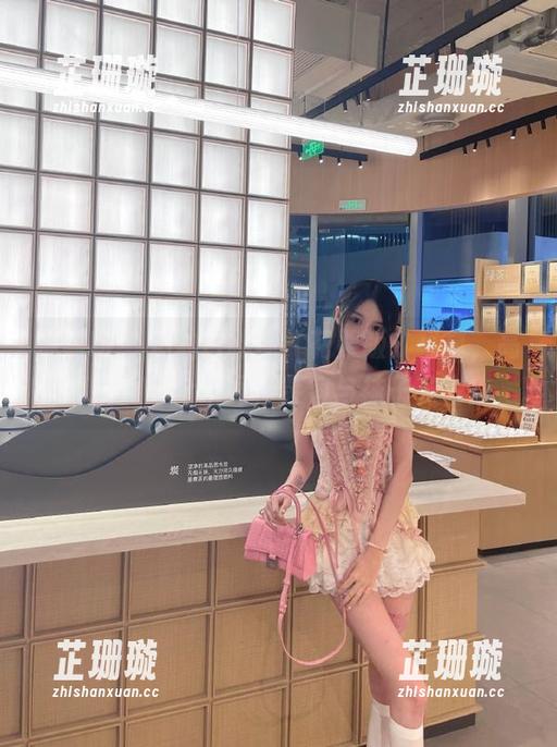 袜啵啵 - 奶油白棉袜（花絮版）写真，高清捕捉每个瞬间，笑容与袜子齐飞！