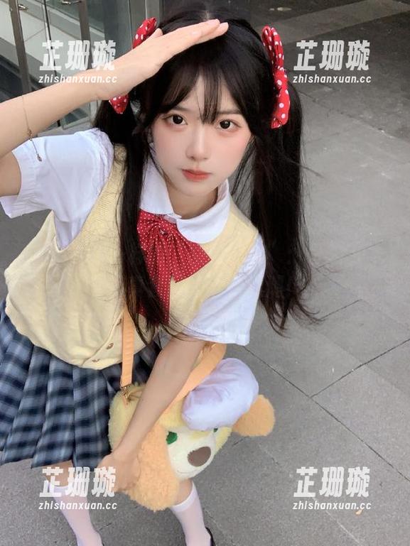 袜涩 - 不一样的“脸脸瑜伽”：引领艺术写真套图的全新风潮！