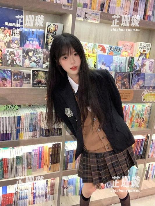 语画界 - 恣意释放的魅力：小海臀Rena的修女全套图集，带你进入视觉的奇幻旅程