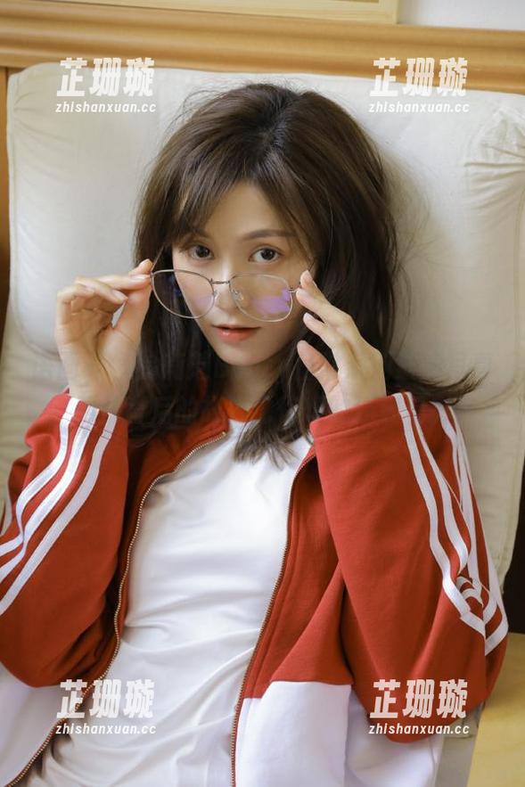 语画界 - 徐莉芝Booty日常系列最新写真，照片背后的故事比你想的还要精彩！