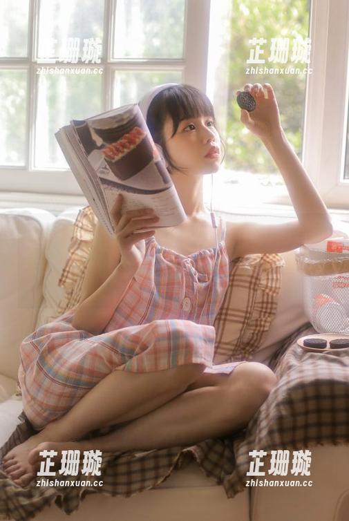 语画界-李丽莎 语画界 - 毫无保留,李丽莎高跟鞋全套写真资源,免费下载安装,完美展现时尚与优雅!
