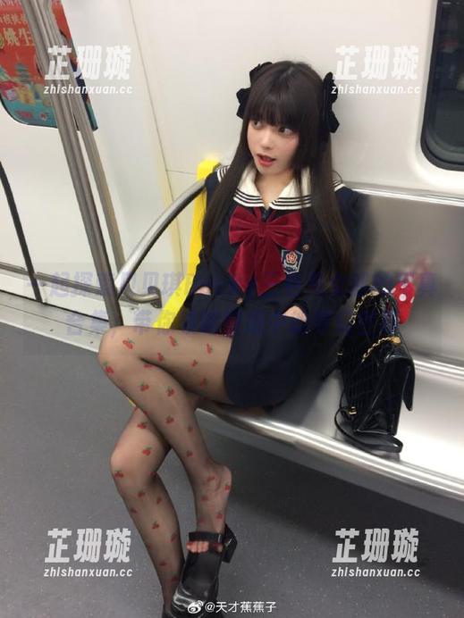 一起探索贝贝琪Becky三色兔女郎的写真合集，带你领略壁纸中的梦幻世界