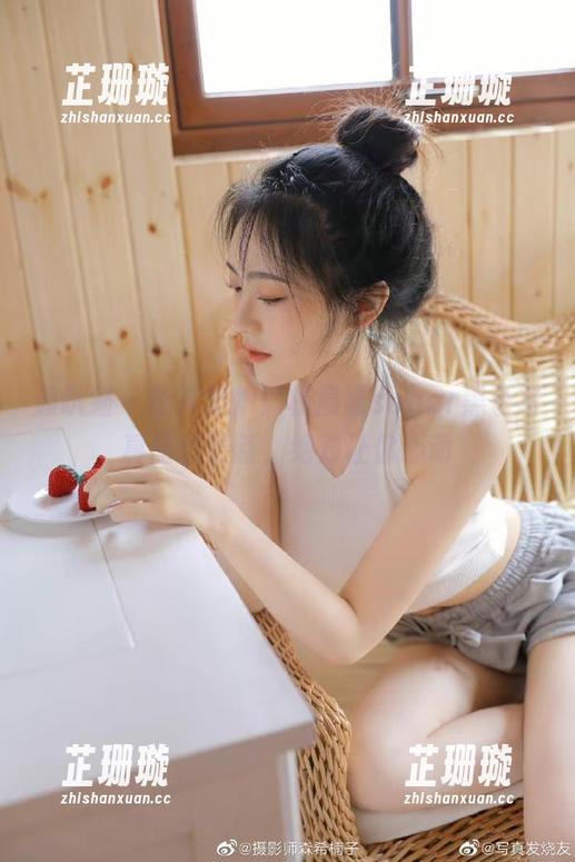 轰趴猫 - 新鲜出炉！杨晨晨sugar黑色写真图包更新，绝对让你心动