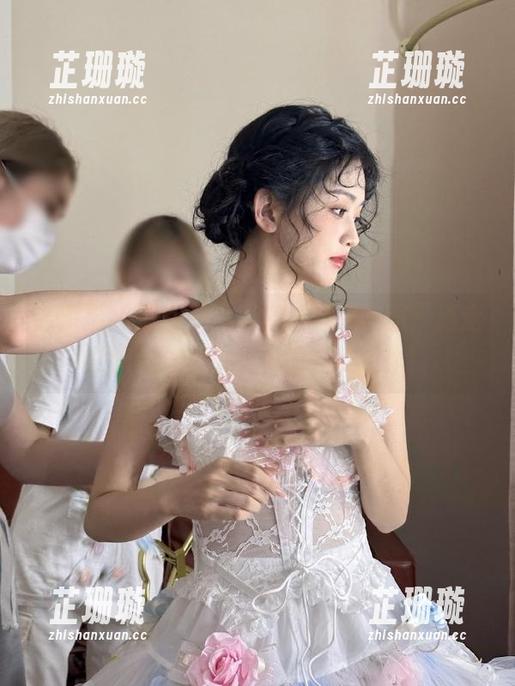 轰趴猫 - 最新陈雅漫浴缸系列美图，游走在梦幻与现实之间的完美之作！